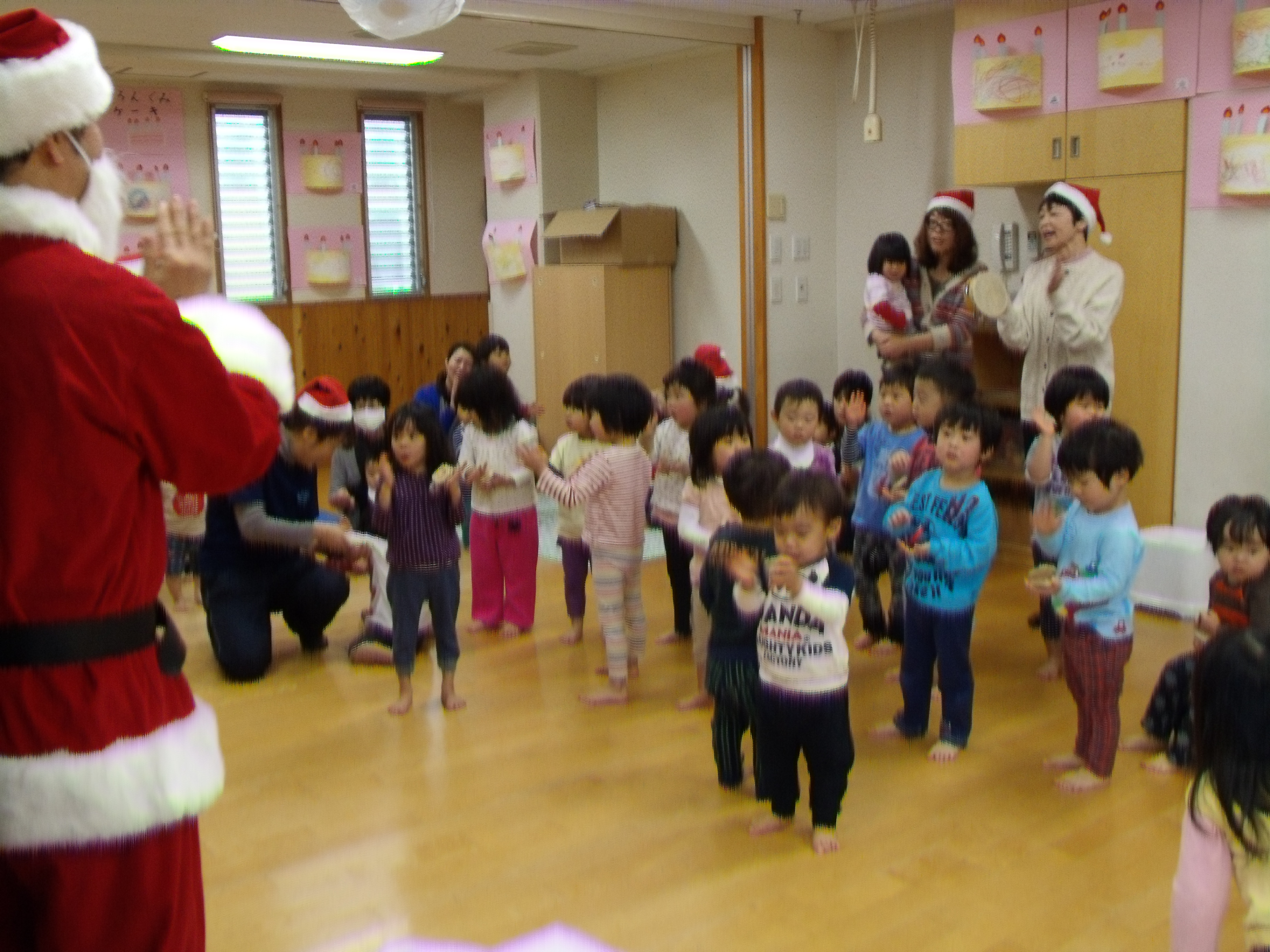 サンタさんがやってきた 太田共同保育園 神戸市須磨区の認可保育園 のホームページ